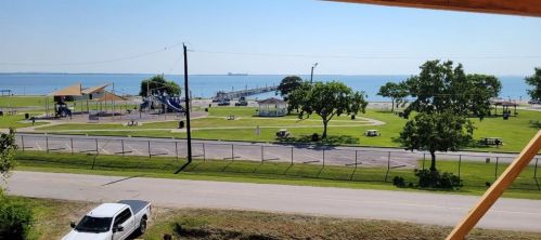 729 Bay Shore Dr, Morgans Point, TX 77571