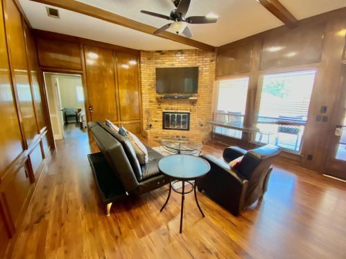 909 Meadowgate Dr, Garland TX  75040-3643 exterior