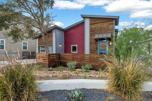 5008 Baker St, Austin TX  78721-1511 exterior