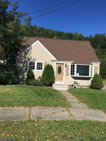 15 Court Dr, Dover, NJ 07801-4706