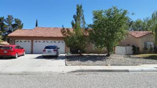10977 Live Oak Ln, El Mirage, CA 92301-3682