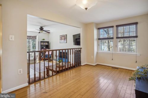 10008 Chestnut Wood Ln, Springfield VA  22015-2701 exterior