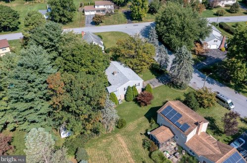 1883 Manchester Ln, Lancaster PA  17601-6210 exterior