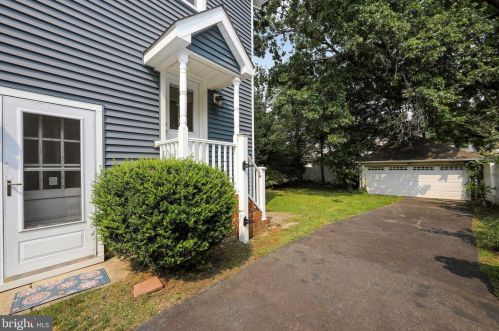 151 Ardmore Ave, Tavistock, NJ 08033-1427