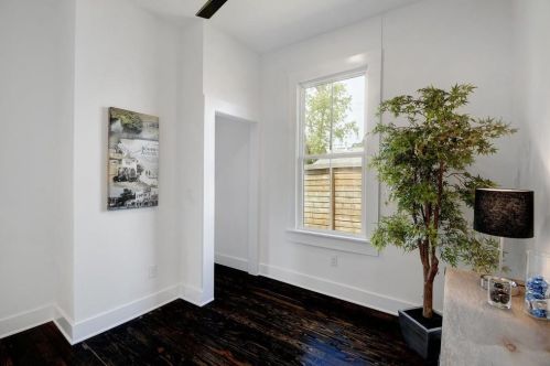 4703 Delores Ave, Austin TX  78721-2001 exterior