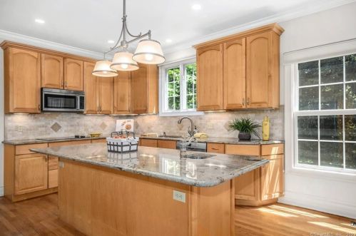 5 Christopher Ln, Norwalk CT  06851-3325 exterior
