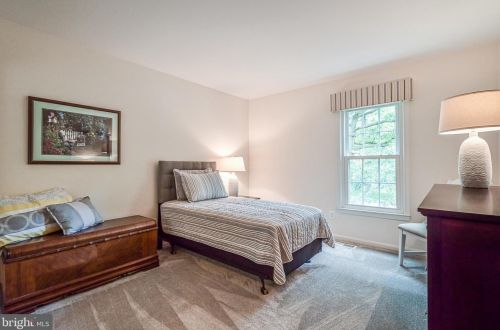9010 Parliament Dr, Springfield VA  22015-2152 exterior
