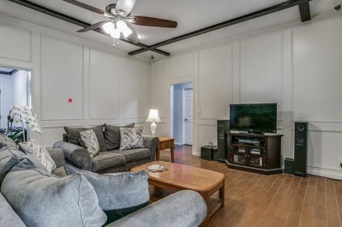 1726 Southampton Dr, Carrollton TX 75007-2623 exterior