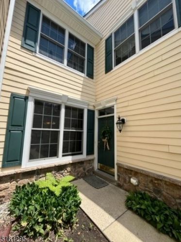28 Kelley Ln, Parsippany, NJ 07054-2270