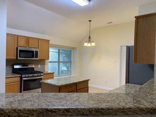 7628 Vista Creek Ln, Garland TX  75048-2641 exterior