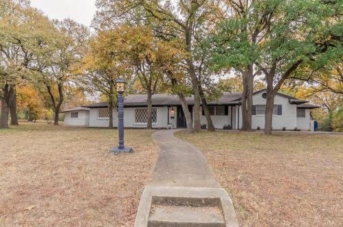 5656 Blueridge Dr, Fort Worth, TX 76112-2913