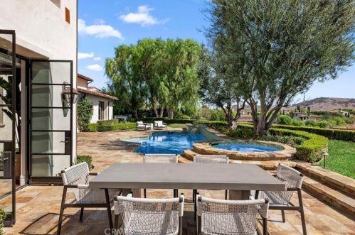 22 Black Falcon, Irvine CA  92603-0420 exterior