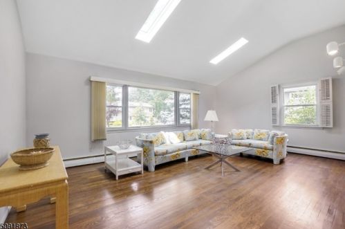 109 Laurel Dr, Springfield, NJ 07081-2435