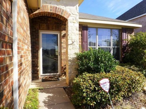 10546 Highland Ridge Rd, Fort Worth TX  76108-6913 exterior