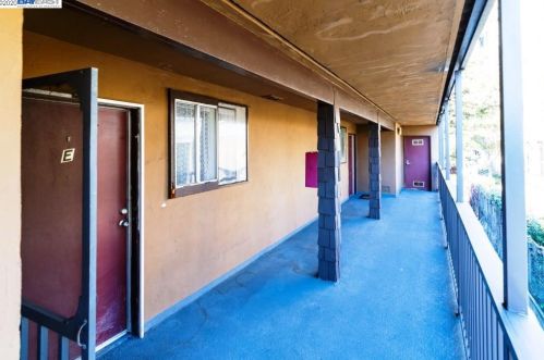 2335 Russell St, Berkeley, CA 94705-1925