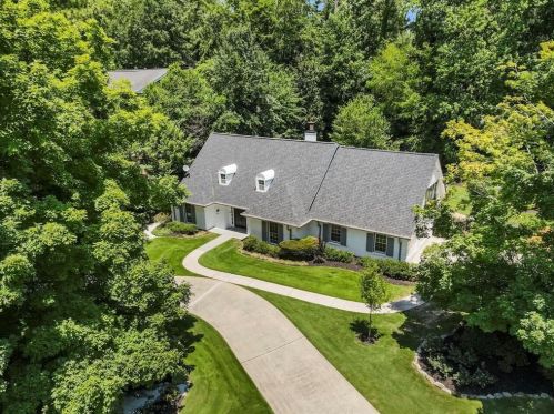 6695 Chesapeake Pt, Atlanta, GA 30328-2724
