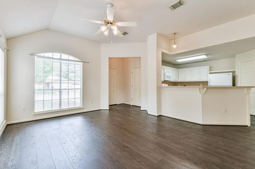 1744 Hazelwood St, Conroe TX  77301-4031 exterior