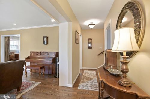1529 Hardwood Ln, Mc Lean, VA 22101-2515