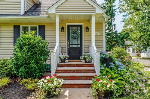 49 Lake Ave, Metuchen, NJ 08840-2654