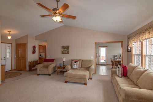 1302 Arneita St, Sycamore IL  60178-1155 exterior