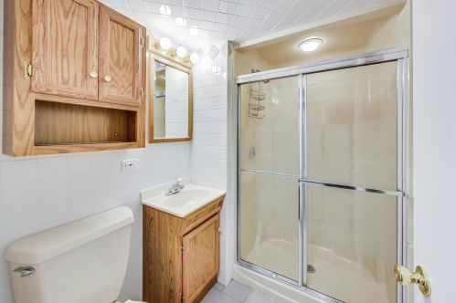 7049 Keeney St, Niles IL  60714-3037 exterior