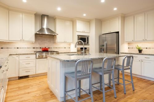 651 Dexter St, Denver CO  80220-5037 exterior