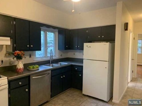 10 Ethelbert Pl, Ridgewood, NJ 07450-4229