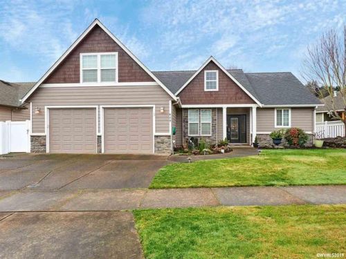 829 Pioneer Dr, Silverton, OR 97381-8726