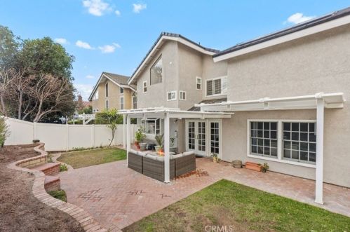 10 Vispera, Irvine CA  92620-2127 exterior