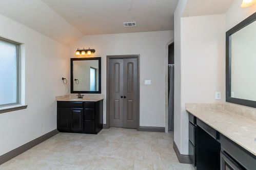 6068 Warmouth Dr, Fort Worth TX  76179-7648 exterior