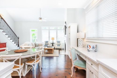 3486 Brookleigh Ln, Atlanta GA  30319-2218 exterior