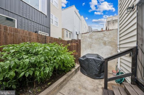 1226 4 St, Philadelphia PA 19147-0052 exterior