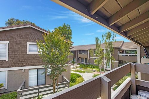 112 Streamwood, Irvine CA  92620-1945 exterior