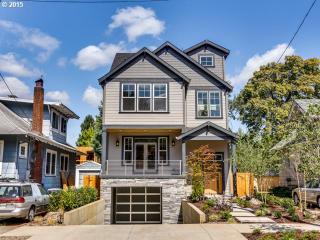 4013 Ivon St, Portland, OR 97202-1652
