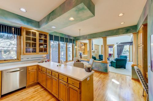 902 Highview Cir, Saint Paul MN  55118-3687 exterior