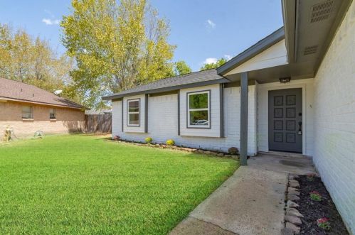 9813 Wren Ct, Conroe TX  77385-3729 exterior