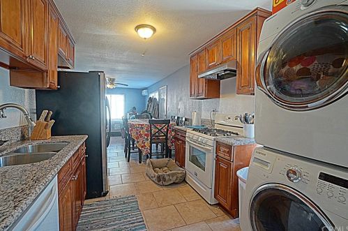 4436 Edgewood Pl, Riverside CA  92506-1077 exterior