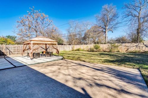 1602 Ashberry Dr, Austin TX  78723-1106 exterior