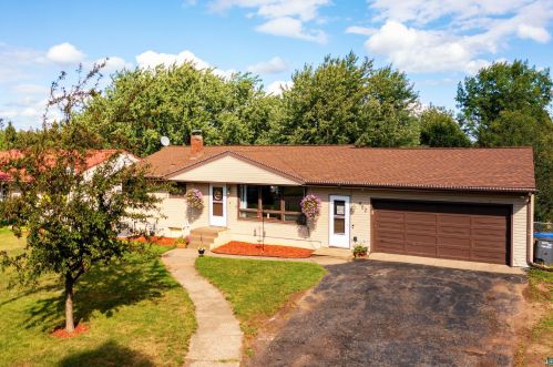 902 Maple Bend Dr, Duluth, MN 55811-5053