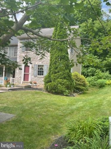 38 Deep Hollow Ln, Lancaster PA  17603-7420 exterior