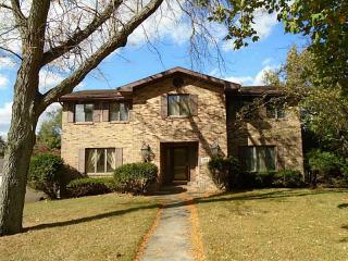 624 Westchester Park Dr, Springfield, OH 45504-1060