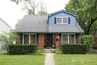 895 Spring Rd, Elmhurst, IL 60126-4925