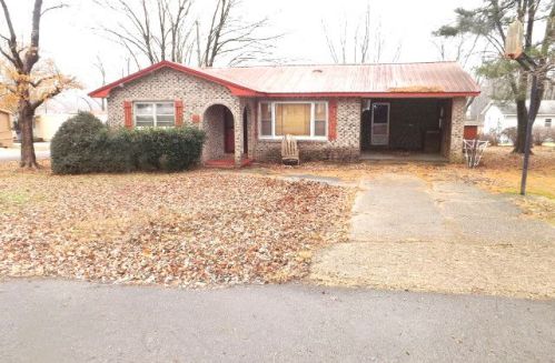 104 Hopkins Dr, Bloomfield, MO 63825-9461