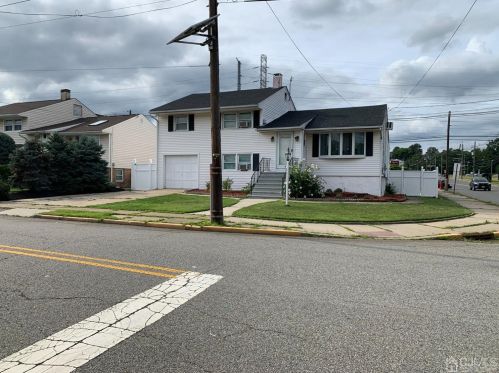 2 Webb Dr, Perth Amboy, NJ 08863-1028