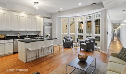 1239 State Pkwy, Chicago, IL 60610-2222