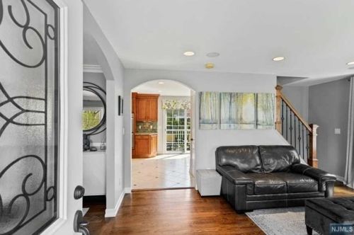 186 Magnolia Ave, Cresskill, NJ 07626-1929