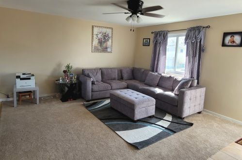 64 Nevada Ave, Glendale Heights, IL 60139-2690