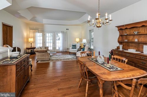 2 Birchwood Ct, Princeton NJ  08540-5041 exterior