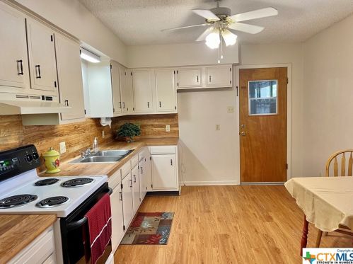 1441 Cherie Brook Dr, Goliad, TX 77963-3905