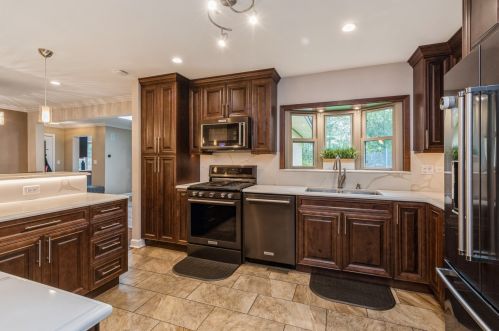 624 Burns Ave, Homewood IL  60422-1102 exterior